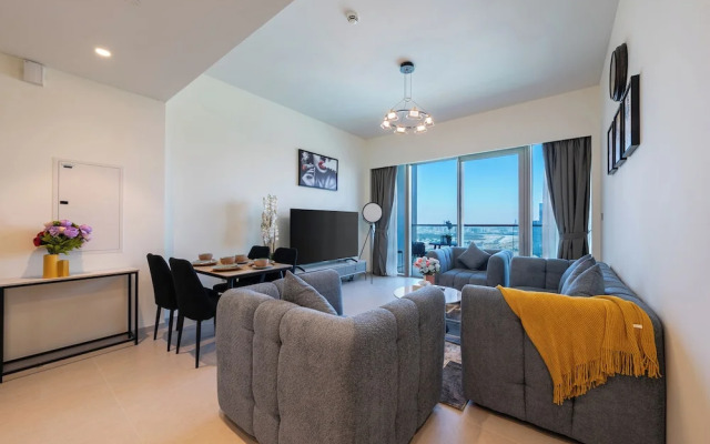 Skyline Serenity -Burj Khalifa View 3905