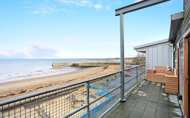 Stylish 3 bed with Stunning Sea Views