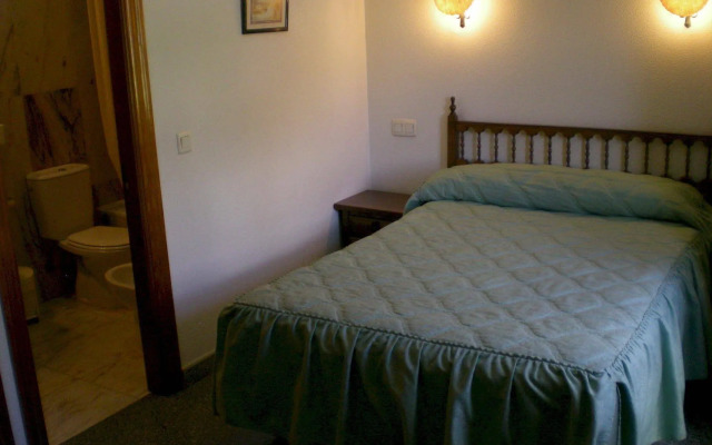 Hotel Puerta Romeros