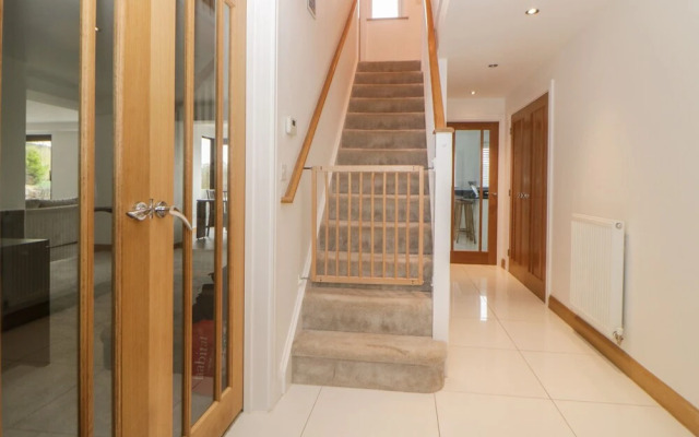 2 White Rock Court