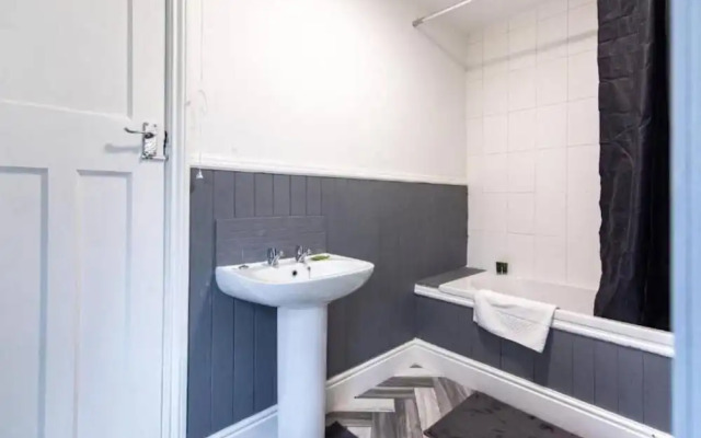 Cozy Nottingham Retreat Entire Home With 4 Bedroom