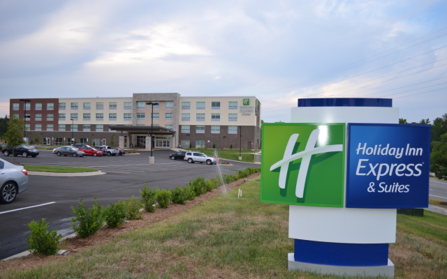 Holiday Inn Express & Suites Charlotte NE - University Area, an IHG Hotel