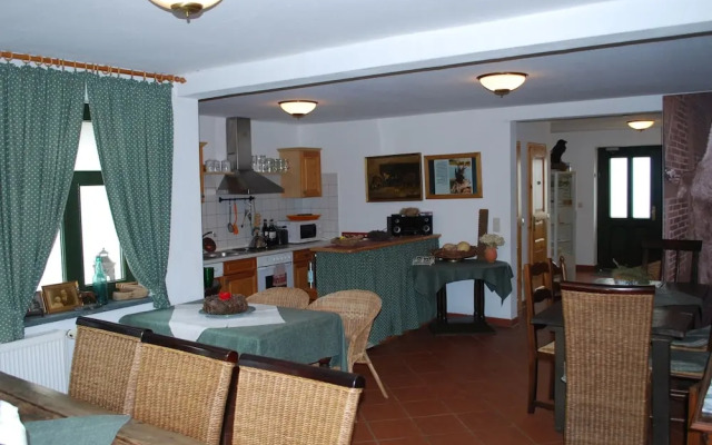 Landhaus mit Schwimmbad in Dargun