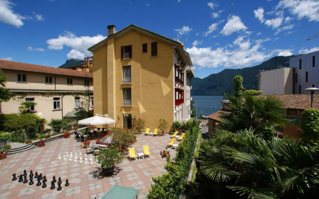 International au Lac Historic Lakeside Hotel