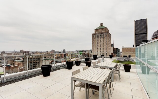 Heritage Apartments in Old Montreal by Hometrotting