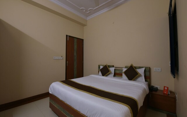 OYO 11923 Hotel Rajdhani Palace