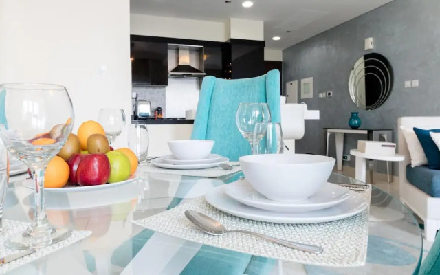 Luxury Urban Retreat w Burj Khalifa Views