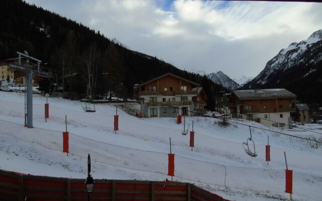 Lou Services Apartment CC122 LSI 001