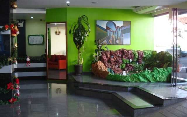 Mon Cricket Hotel