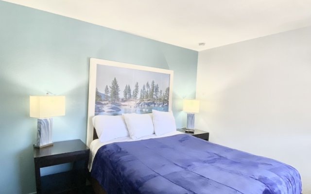 Bluebird Day Inn & Suites