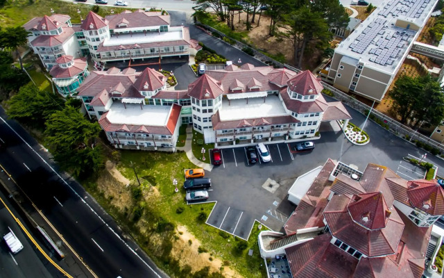 Pacifica Beach Hotel
