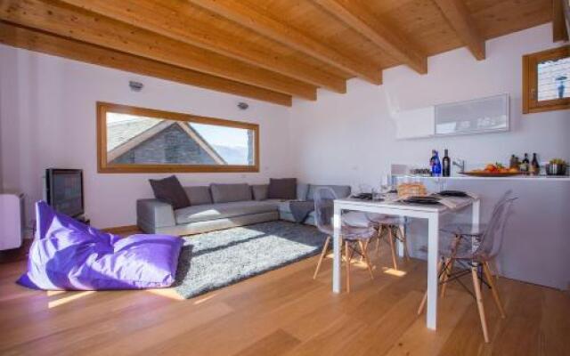 Riva Bellano Camelia