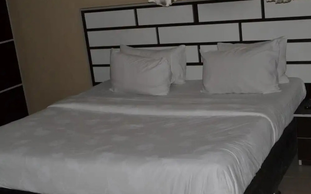 Gracious Hotel