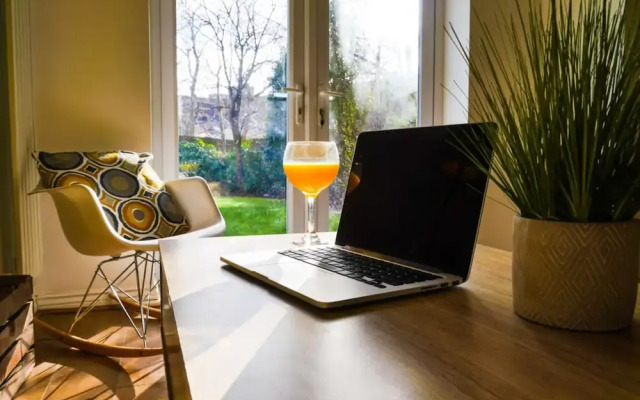 Amazing 5 2-bed Apartment in Manchester
