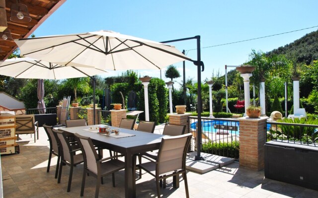 Villa Giselda With Private Pool and Outdoor Whirpool