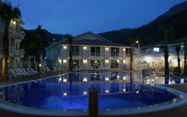 The Blue Lagoon Deluxe Hotel - Image 3