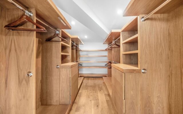 Summitridge - An Elegant Estate With Unobstructed City and Ocean Views