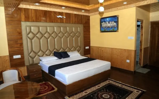Wood Crista Retreat by Park Tree