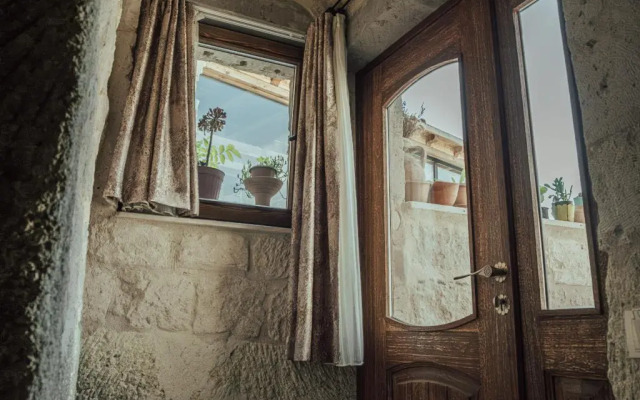 Sah Saray Cave Suites Halal Hotel