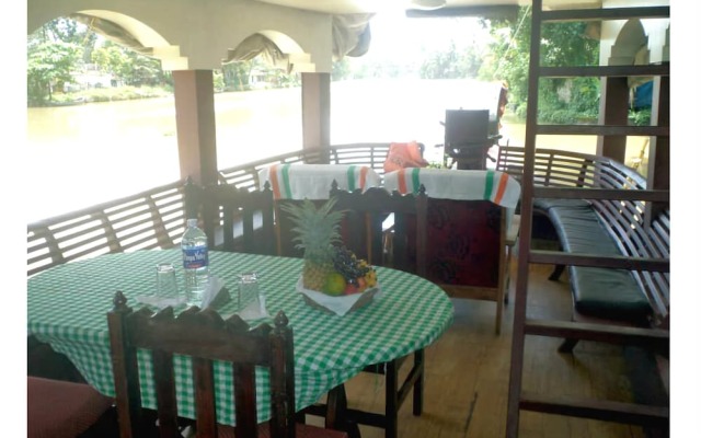 Sreekrishna Houseboat