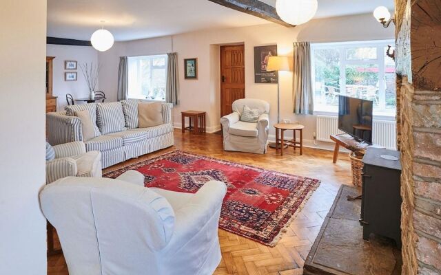 Host Stay Penrheol Farmhouse