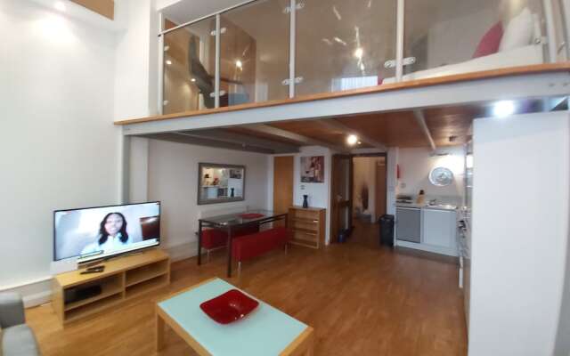 Huku Kwetu Nottingham - Crusader Mezzanine