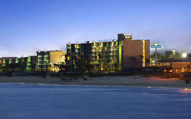 Days Inn by Wyndham Panama City Beach/Ocean Front