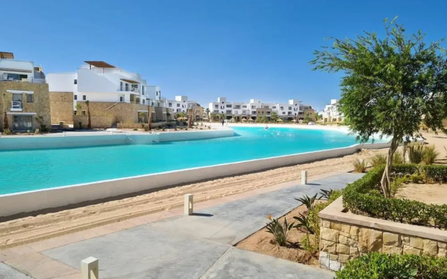 Xuru Stays I Lagoonfront Easy 1bdr @ Swan Lake El Gouna
