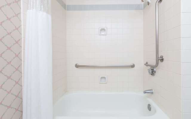 Ramada by Wyndham Hawthorne LAX / LA Stadium