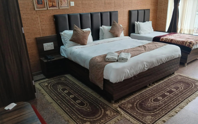 Hotel Ganga Darshan – Guest Rooms – Haridwar