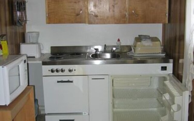 Joyce's Motel & Cottages