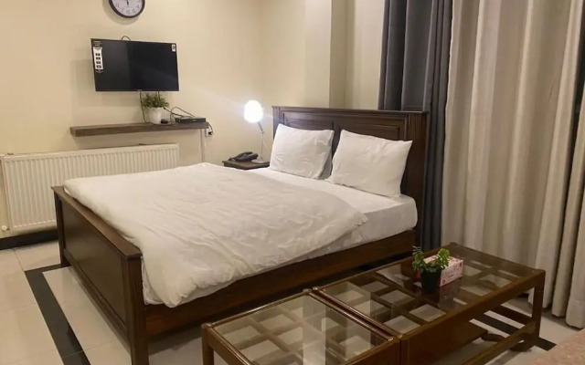 AK Hotel & Suites
