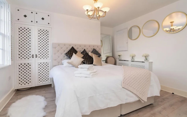 Gloucester Place Townhouse with Hot Tub