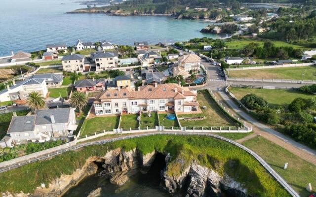 Chalet Pareado con Jardin en 1ª Linea de Mar