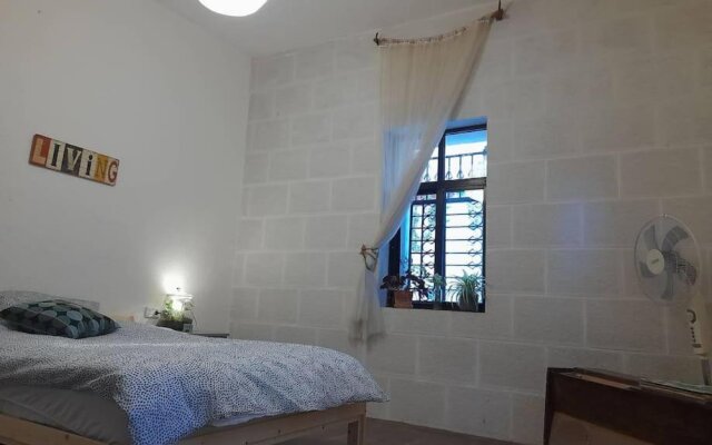 Cozy 2 bedrooms apartment in Jabal Lwebdeh