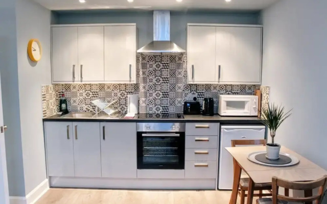 1 Bedroom Apartment In Edinburghs New Town