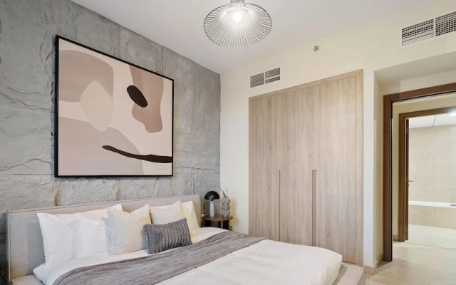 2BR w Canal & Burj View Near Dubai Mall