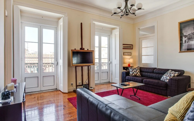ALTIDO Fantastic 3BR Apt w/ City Views & Workspace in Principe Real