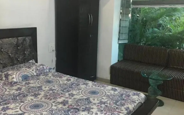 OYO Rooms Sector 22 Mobile Market