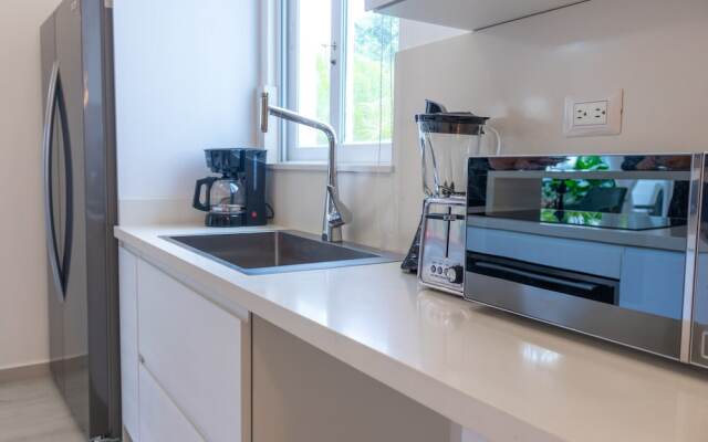 Family Getaway Apartment - On The Beach