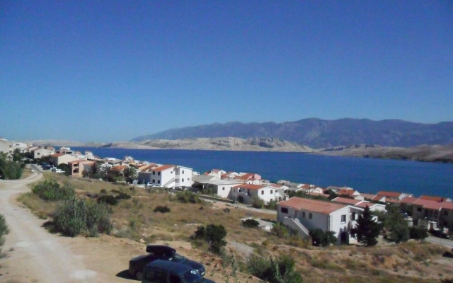 Sarin - Free Parking and Flat Internet - A2