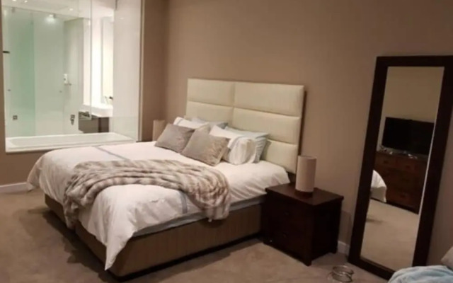 Sandton Skye Apartment - 616