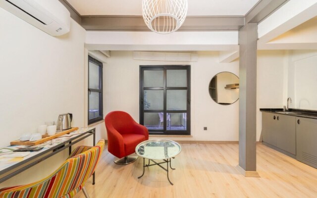 Pleasant Hotel Room Near Hadrian s Gate