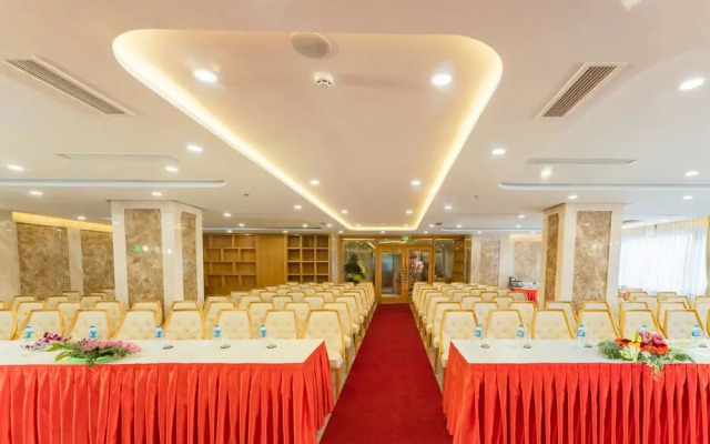Canary Gold Hotel Quy Nhơn, Beachfront
