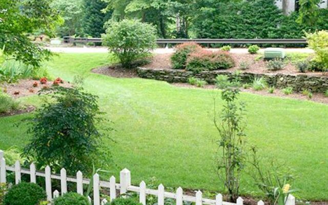 Colonial Gardens Bed & Breakfast