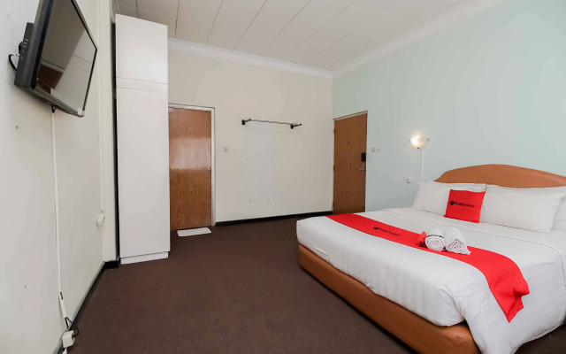 RedDoorz near Kebayoran Baru Blok S