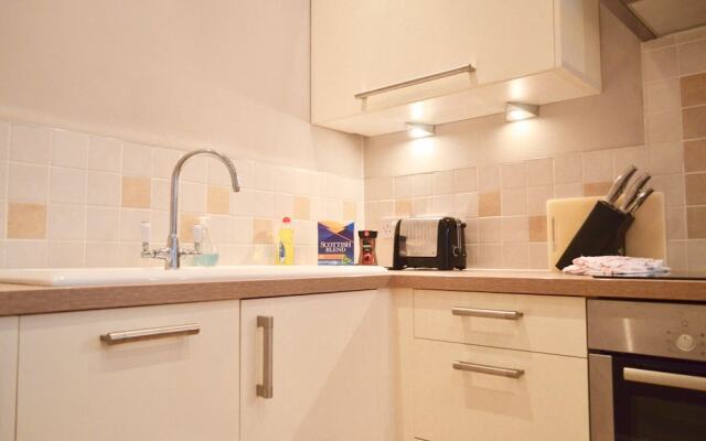 Homely 2 Bedroom Apartment in Stockbridge