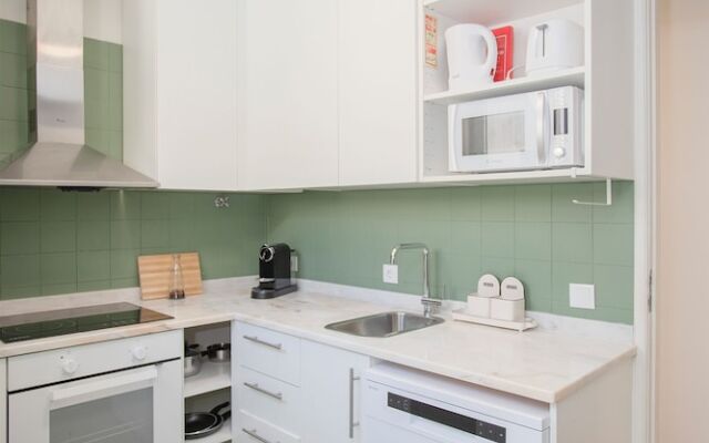 Liiiving - Downtown Balcony Apartment