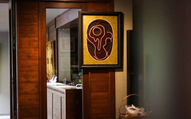 Baan La Poon Hotel