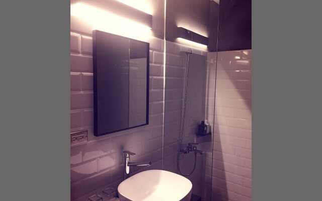 O2 Hotel M12